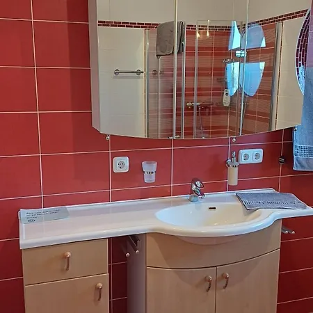 Mit Bad Und Balkon Apartmán