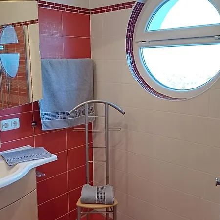 Mit Bad Und Balkon Apartmán *