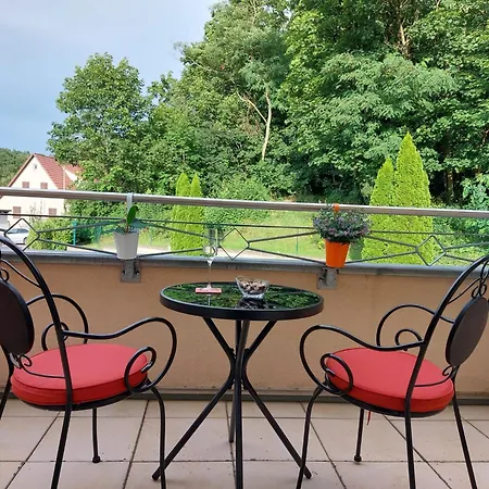 Mit Bad Und Balkon *